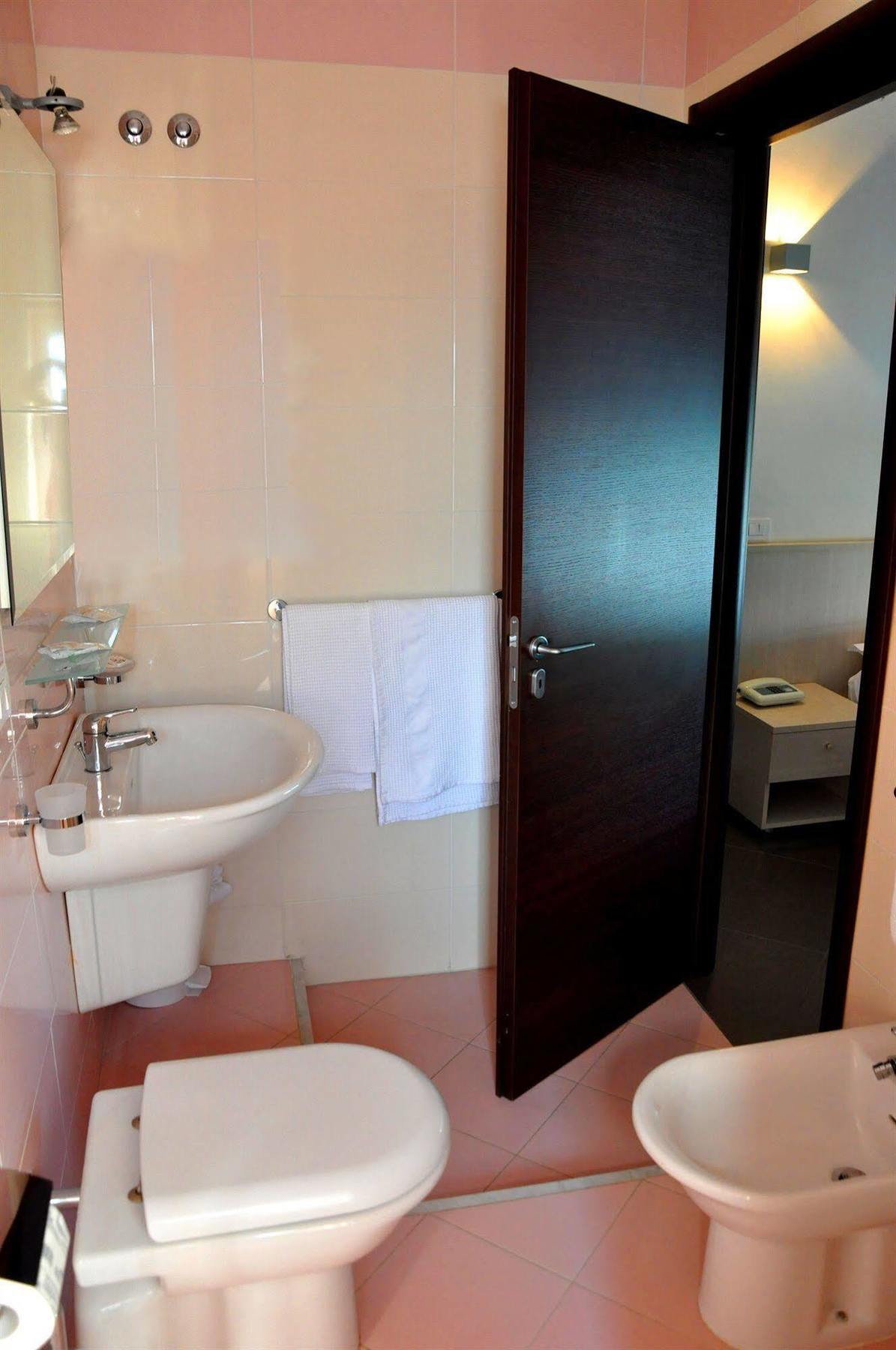 Albergo Riviera Spineta Battipaglia Exterior photo